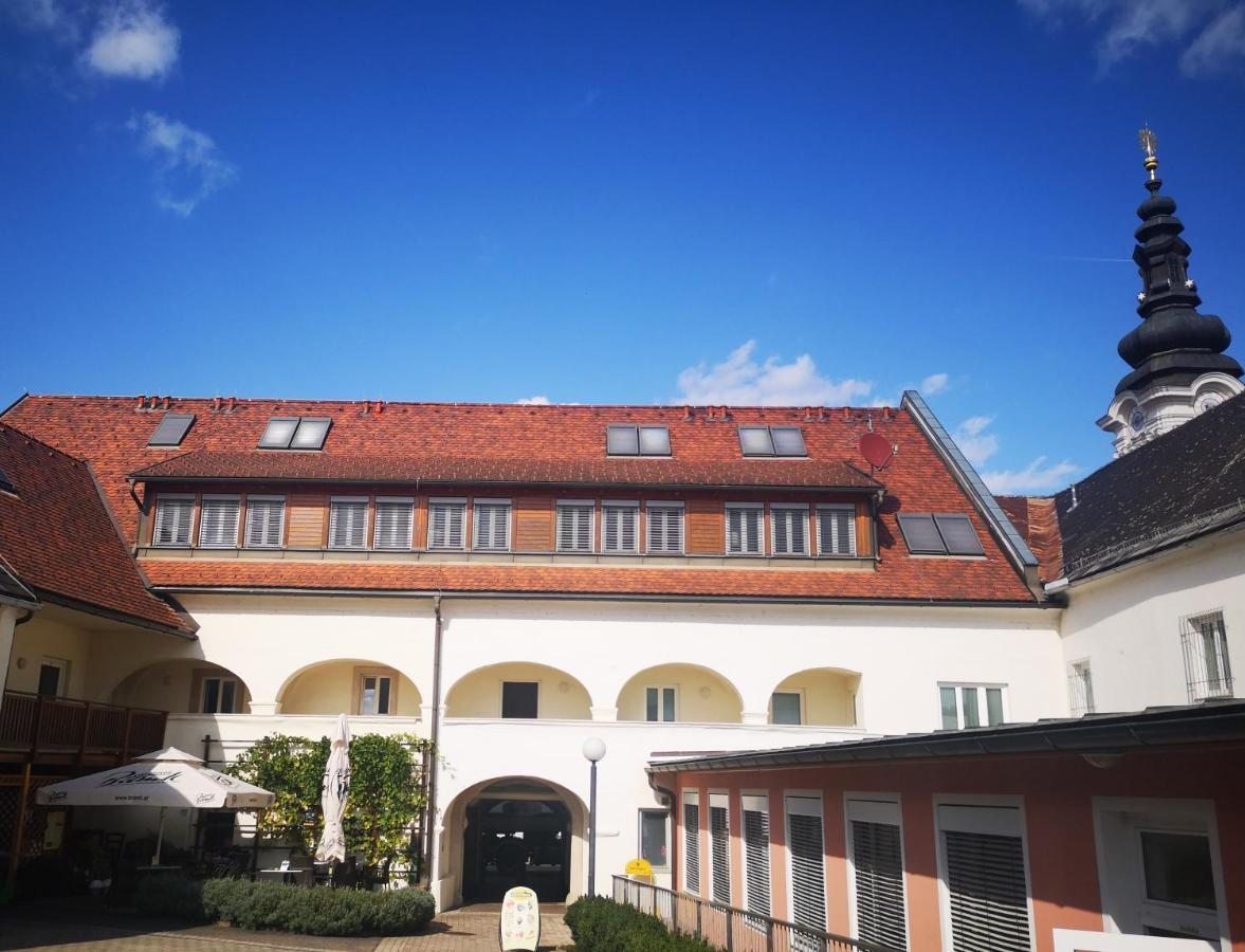 Raiffeisenhof * Ehrenhausen